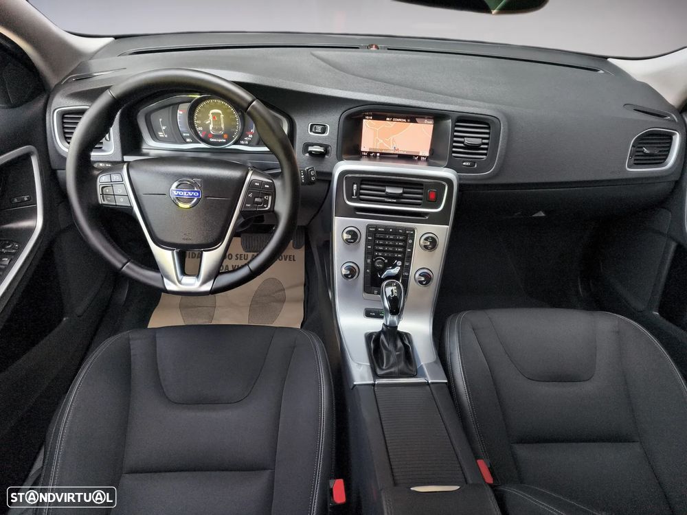 Volvo V60 2.4 D6 Momentum AWD Phev - 11
