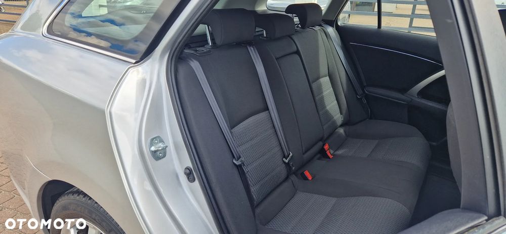 Toyota Avensis 2.2 D-4D Comfort - 13