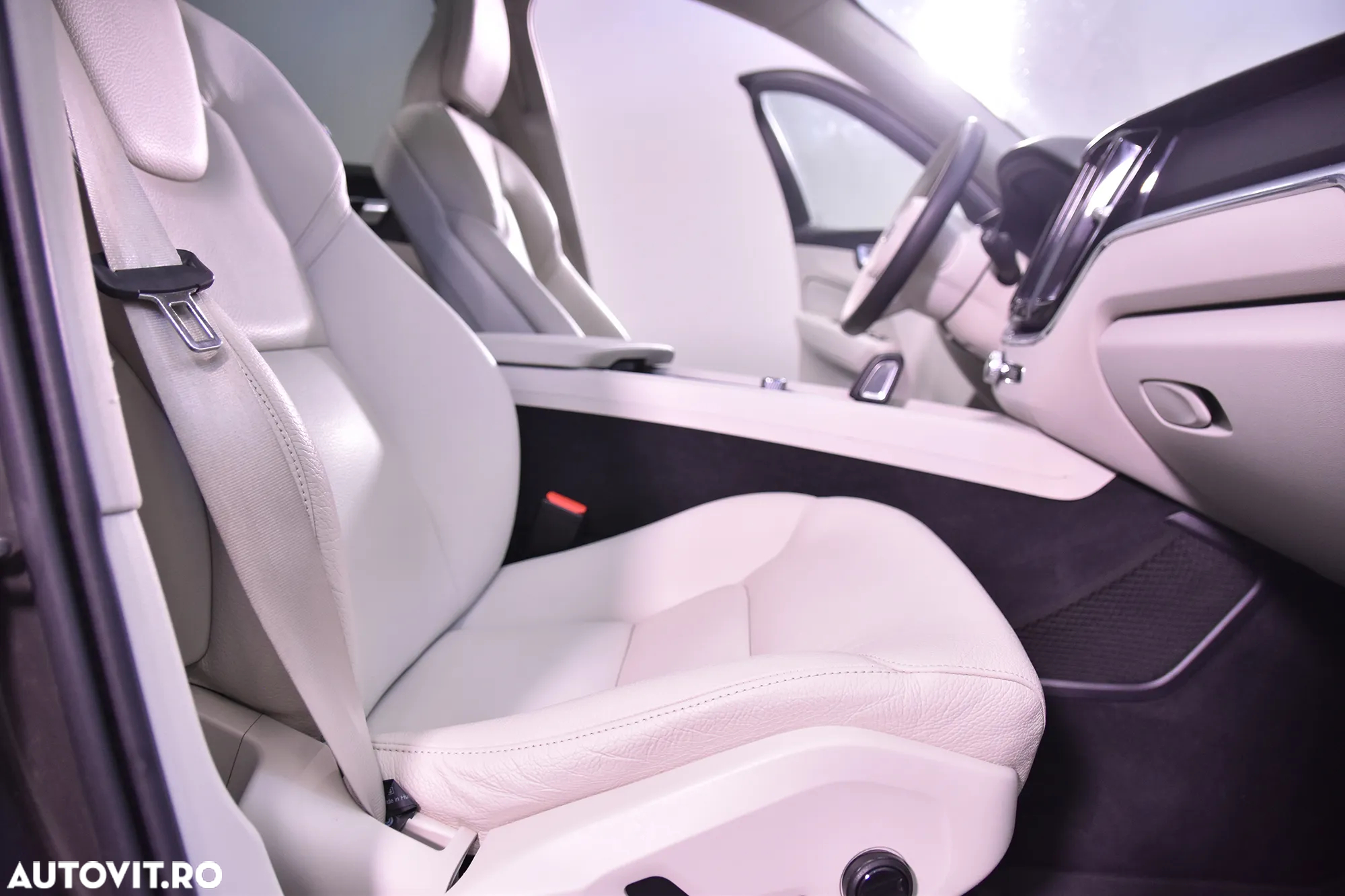 Volvo XC 60 Recharge T8 Twin Engine eAWD Inscription - 11