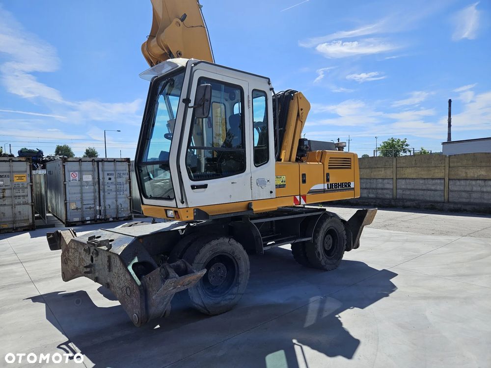 Liebherr A904 - 13