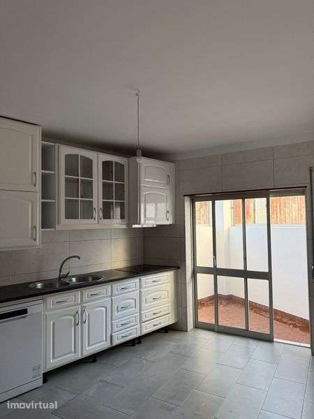T3 proximo estacao metro Miranda Corvo - Grande imagem: 2/5