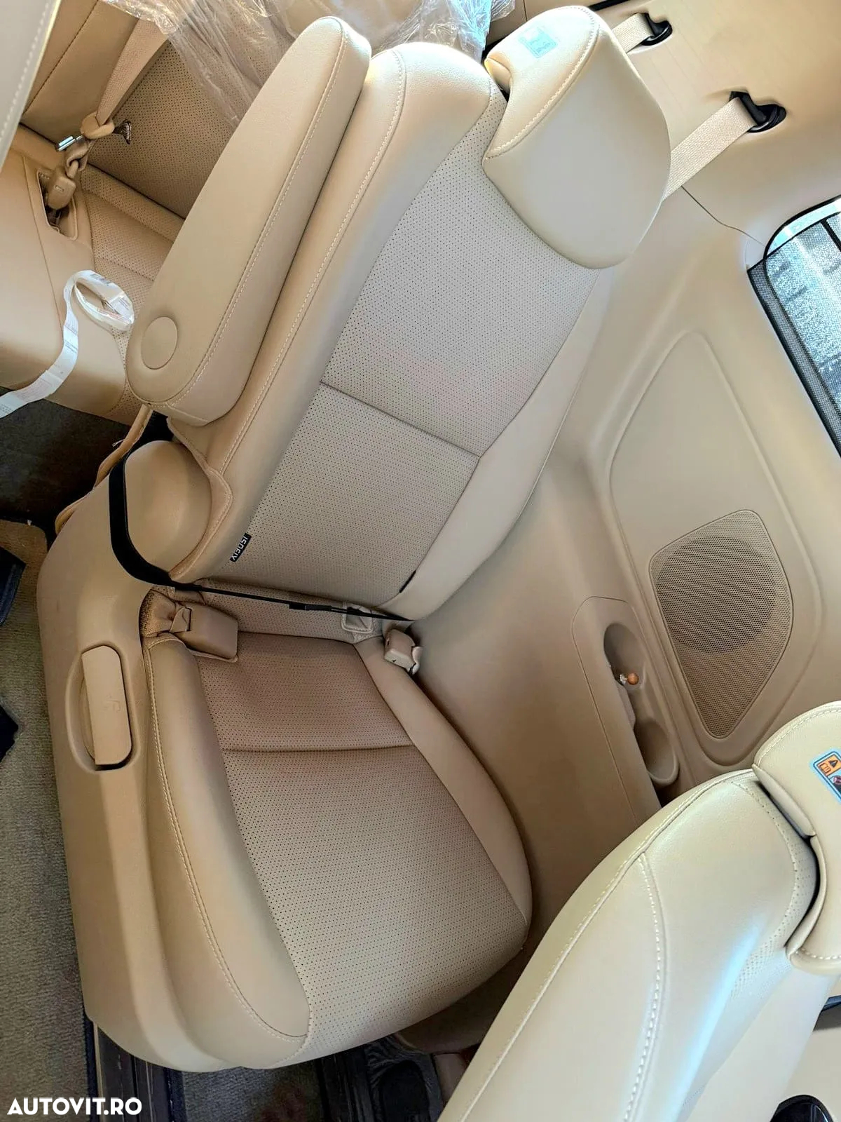 Kia Carnival - 25
