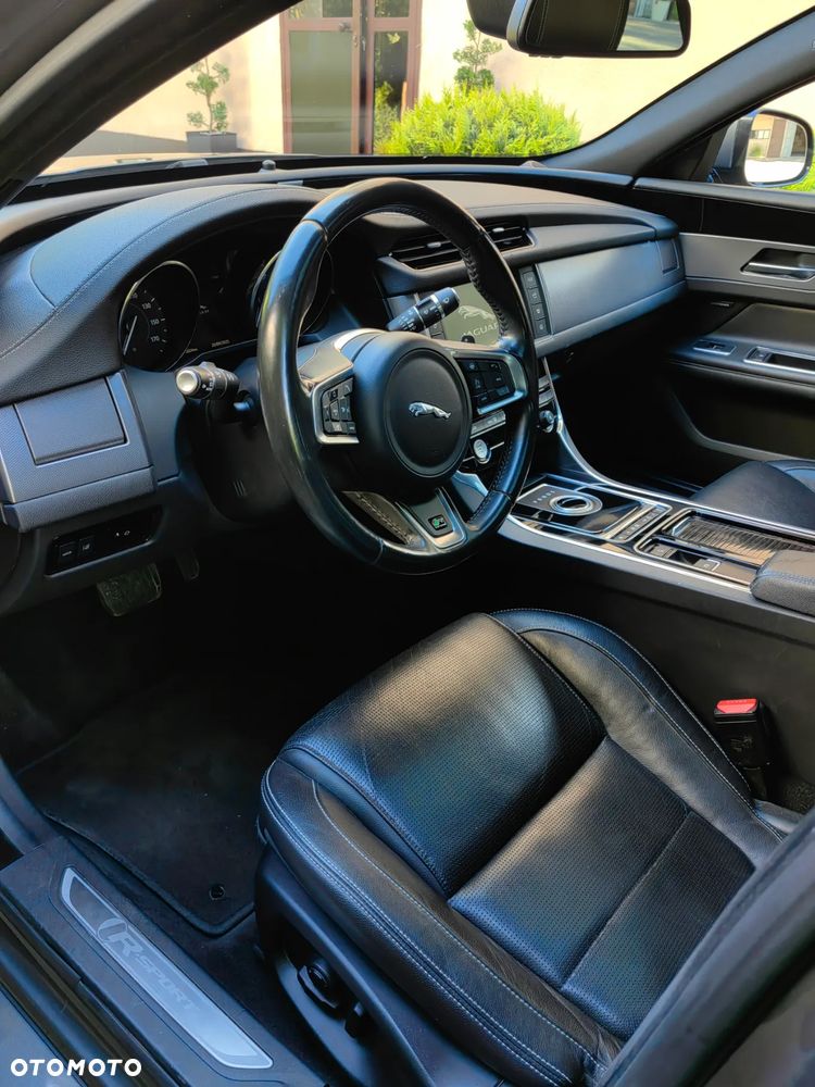 Jaguar XF 35t R-Sport - 13