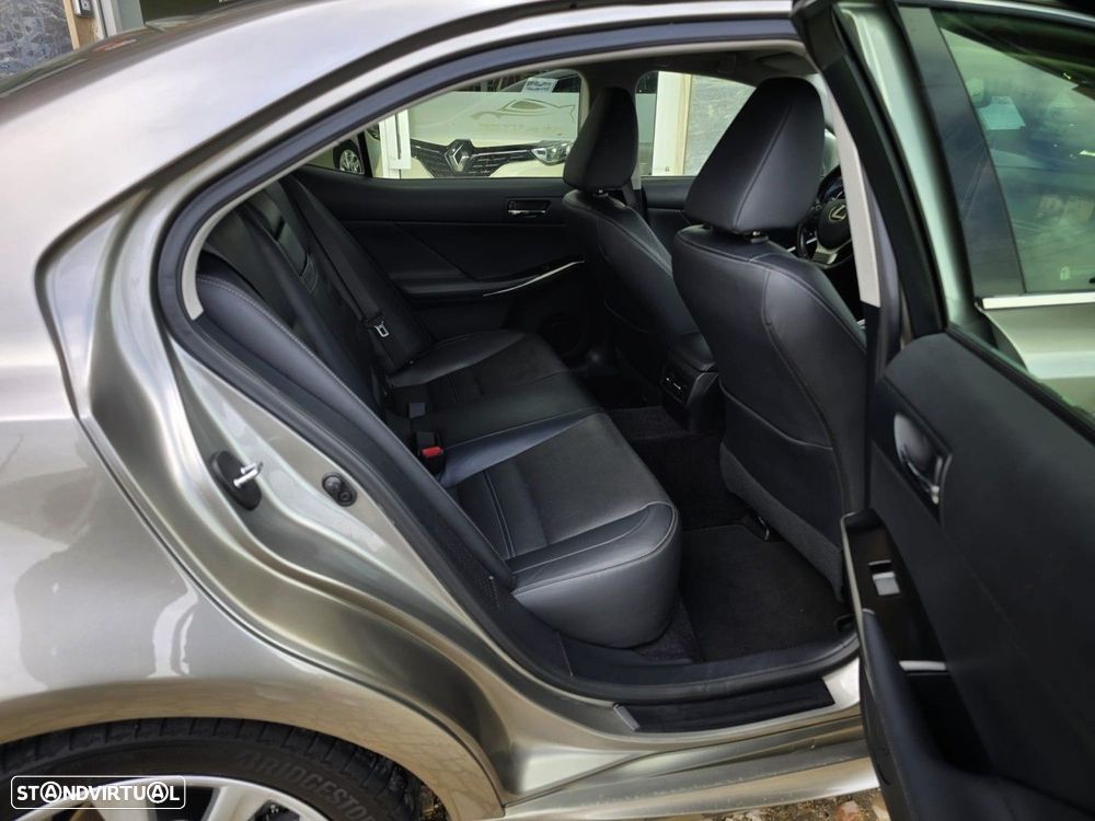 Lexus IS 300H Executive+ - 33
