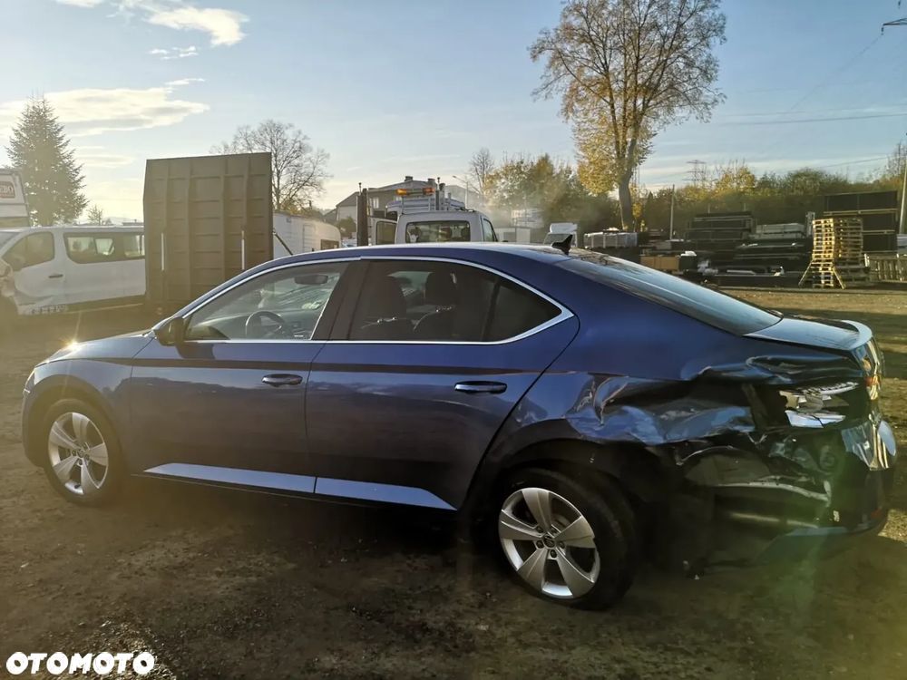 Skoda Superb 2.0 TDI DSG Ambition - 8