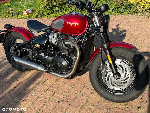 Triumph Bonneville Bobber - 9