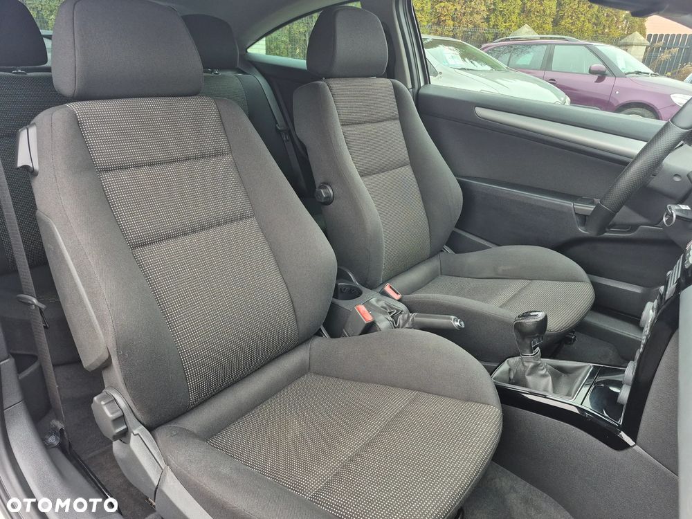 Opel Astra 1.6 Black&White - 29