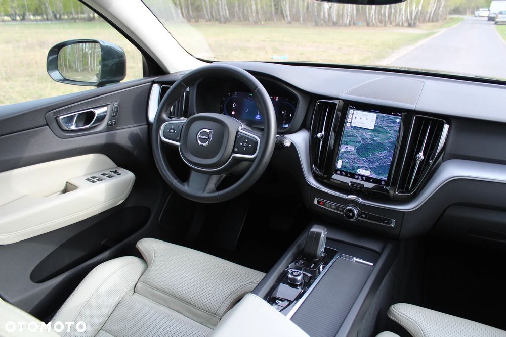 Volvo XC 60 B4 D AWD Geartronic Momentum Pro - 35