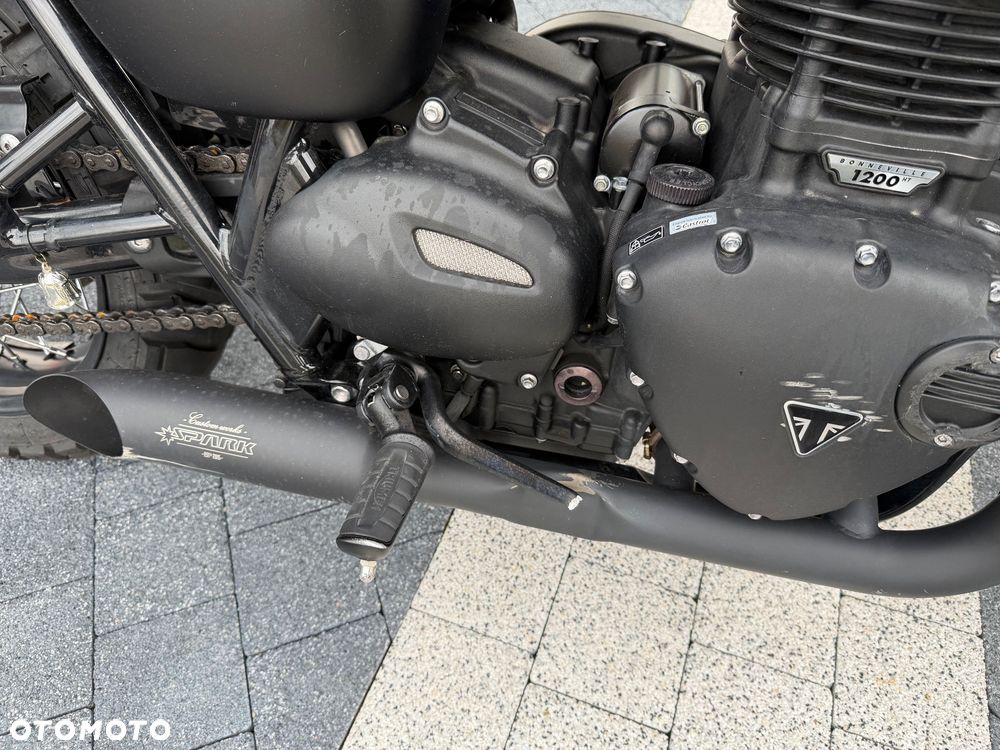 Triumph Bonneville - 8
