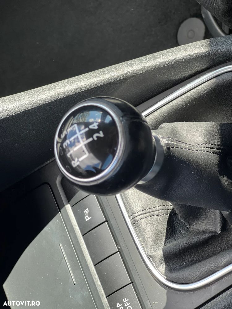 Volkswagen Golf 1.6 Comfortline - 15