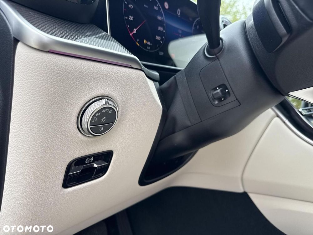 Mercedes-Benz GLC - 12