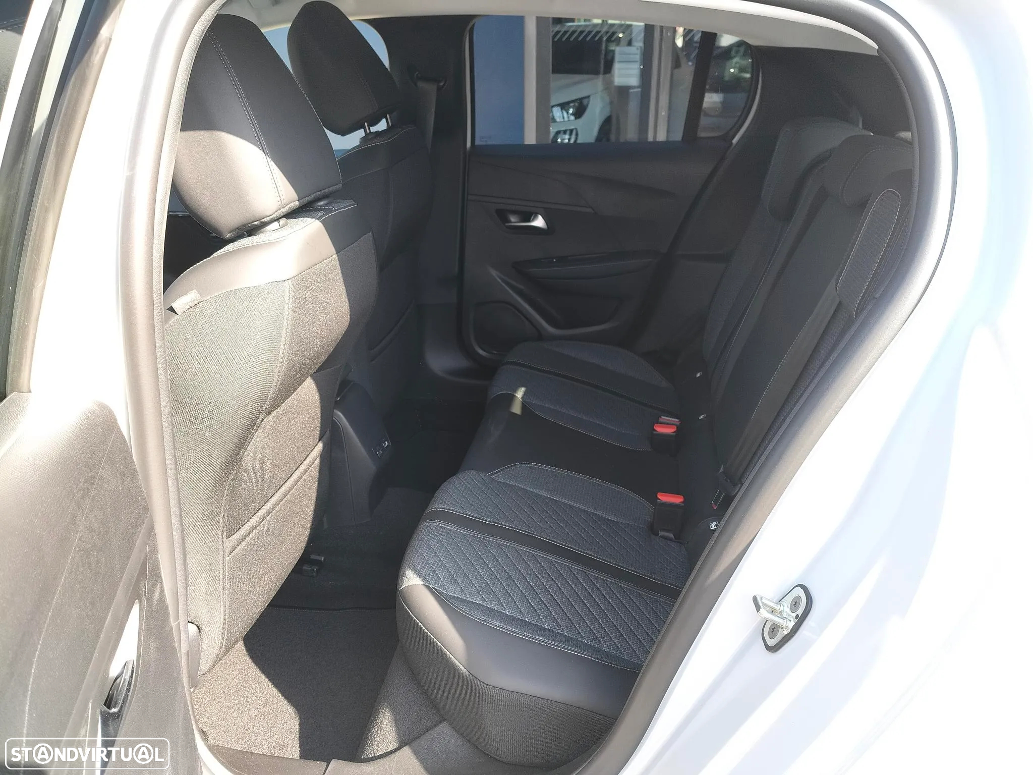 Peugeot 208 1.2 PureTech Allure - 9
