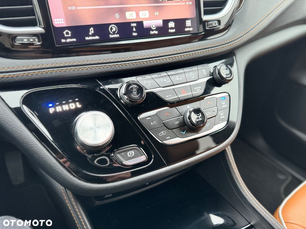 Chrysler Pacifica - 21