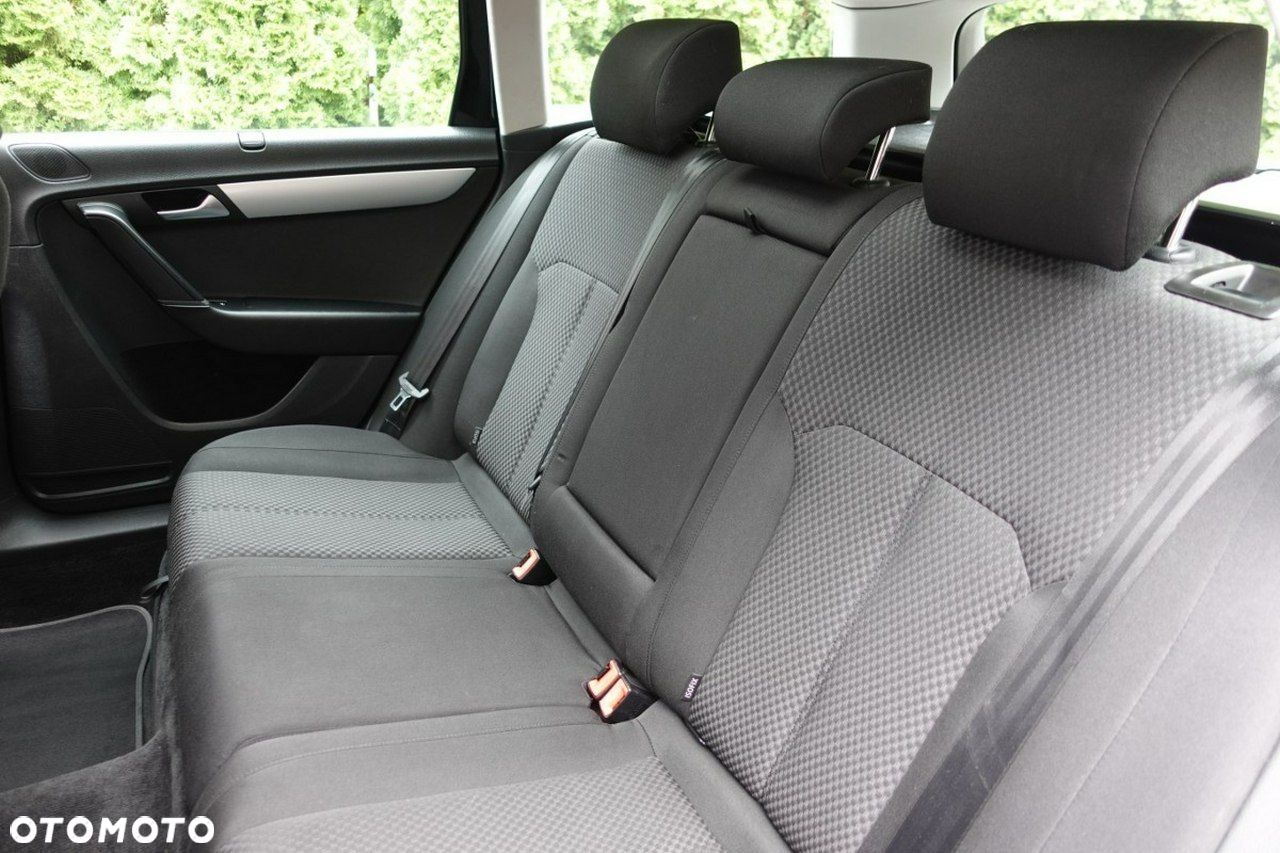 Volkswagen Passat - 19