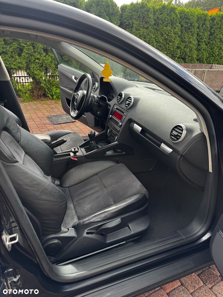 Audi A3 Sportback 1.6 TDI DPF Ambiente - 29