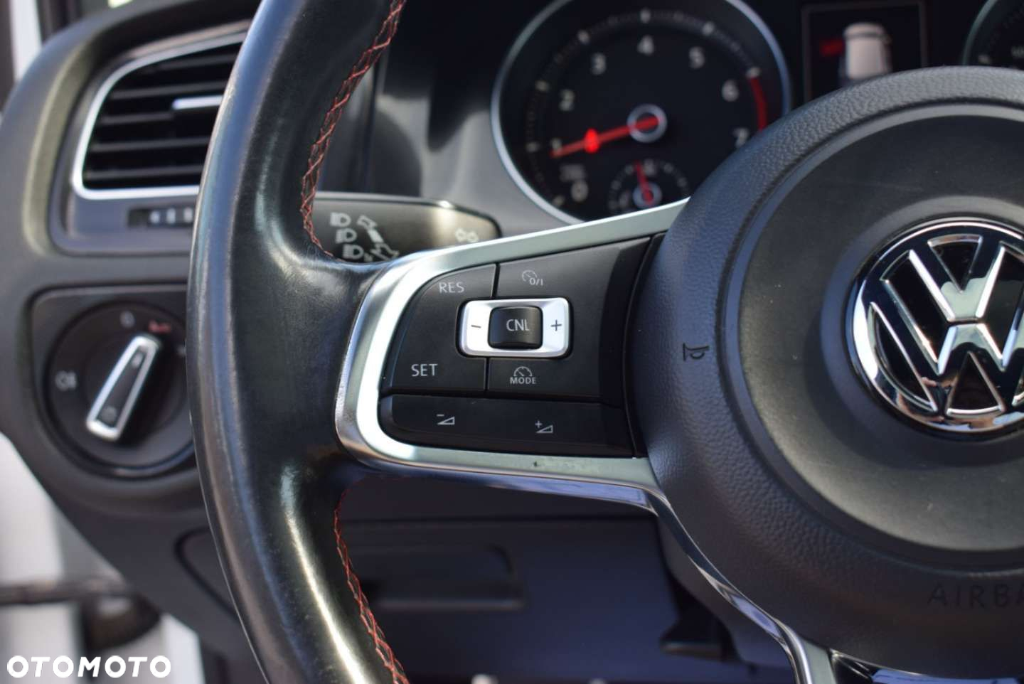 Volkswagen Golf - 28