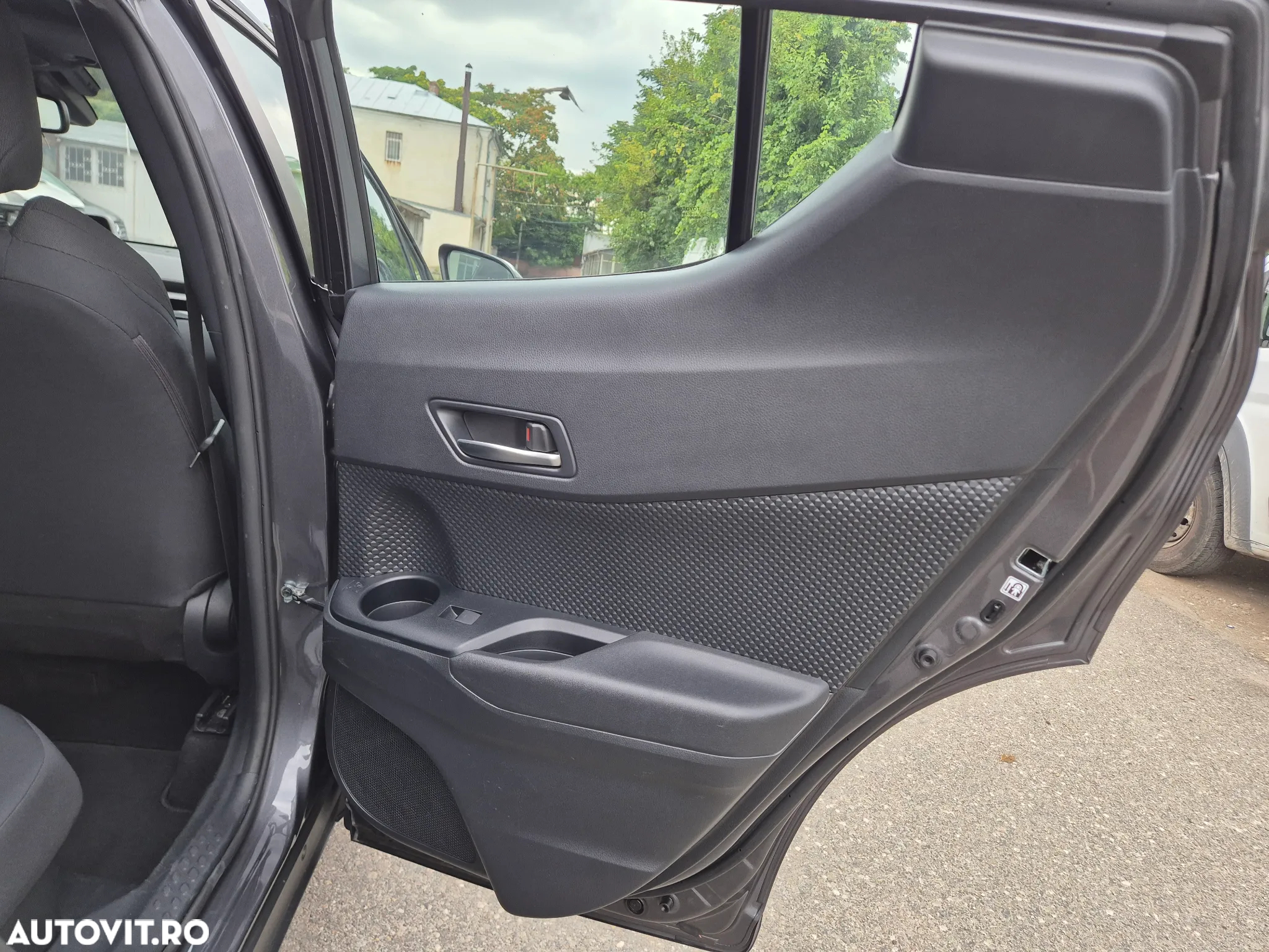 Toyota C-HR 1.8 Hybrid Business Edition - 23