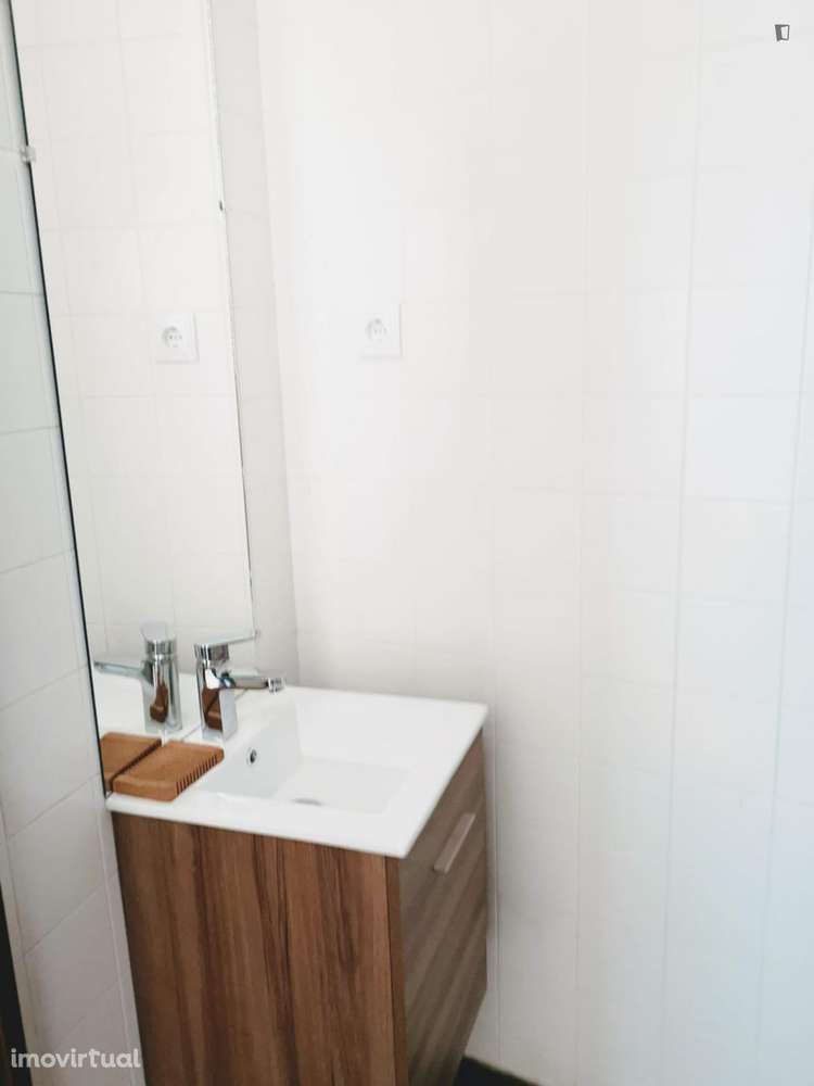 Quarto - localizado em Sé de Braga e São Lázaro Braga - Grande imagem: 5/17