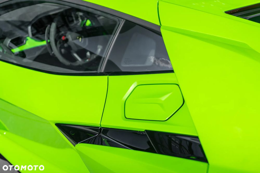 Lamborghini Revuelto - 11