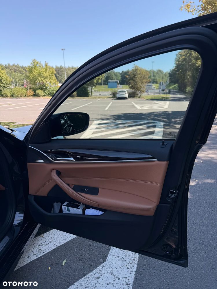 BMW Seria 5 525d Sport Line sport - 8