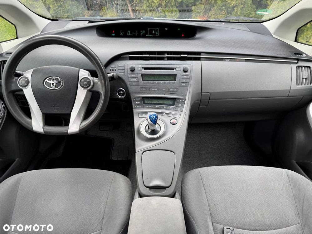Toyota Prius (Hybrid) - 5