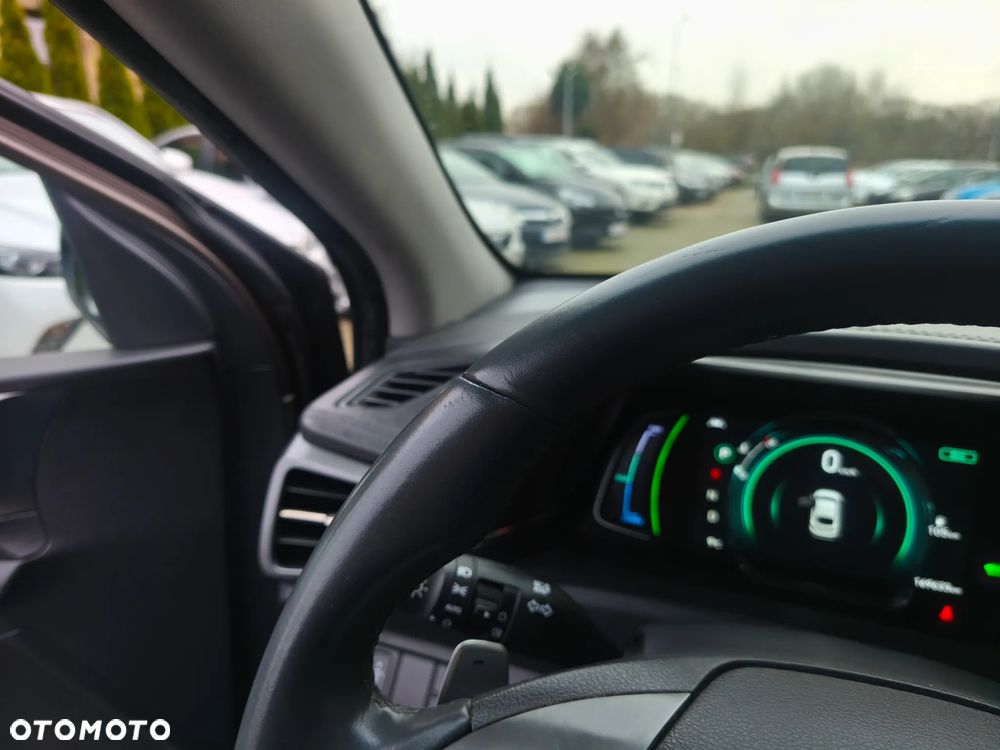 Hyundai IONIQ Hybrid Business - 12