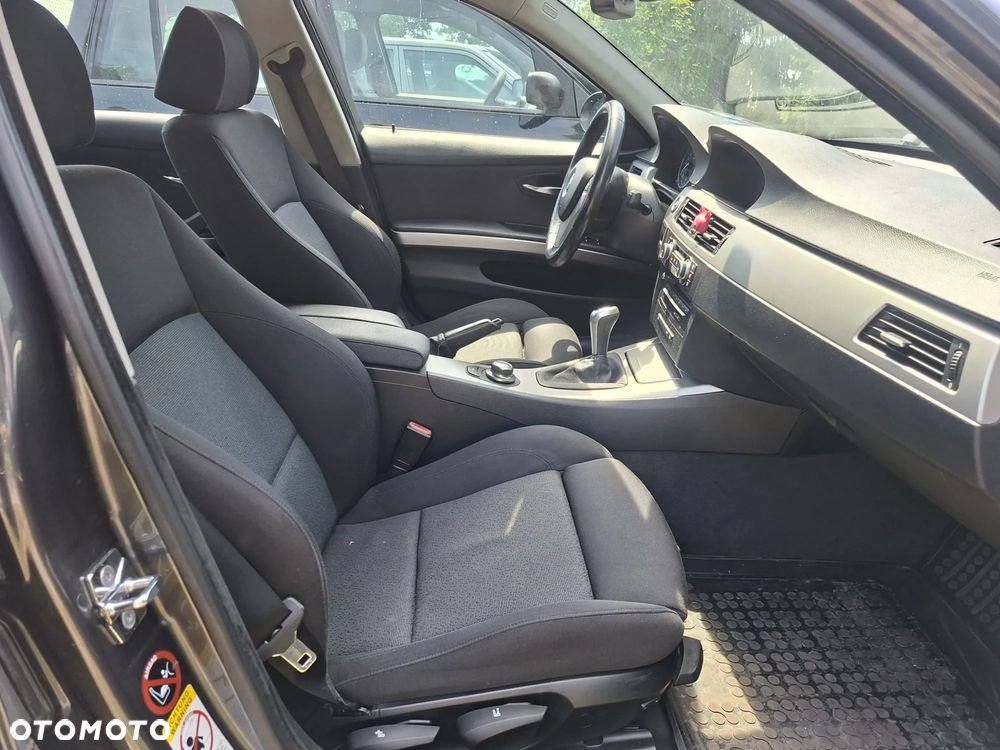 BMW Seria 3 320i - 12