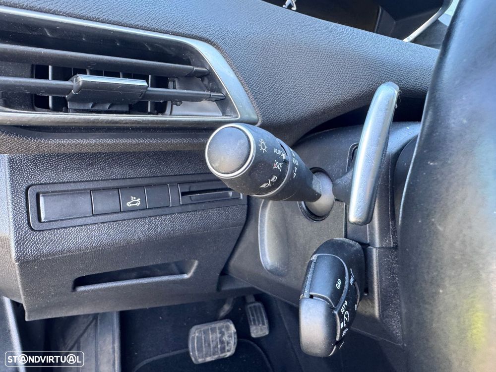 Peugeot 3008 1.2 PureTech Allure EAT8 - 17
