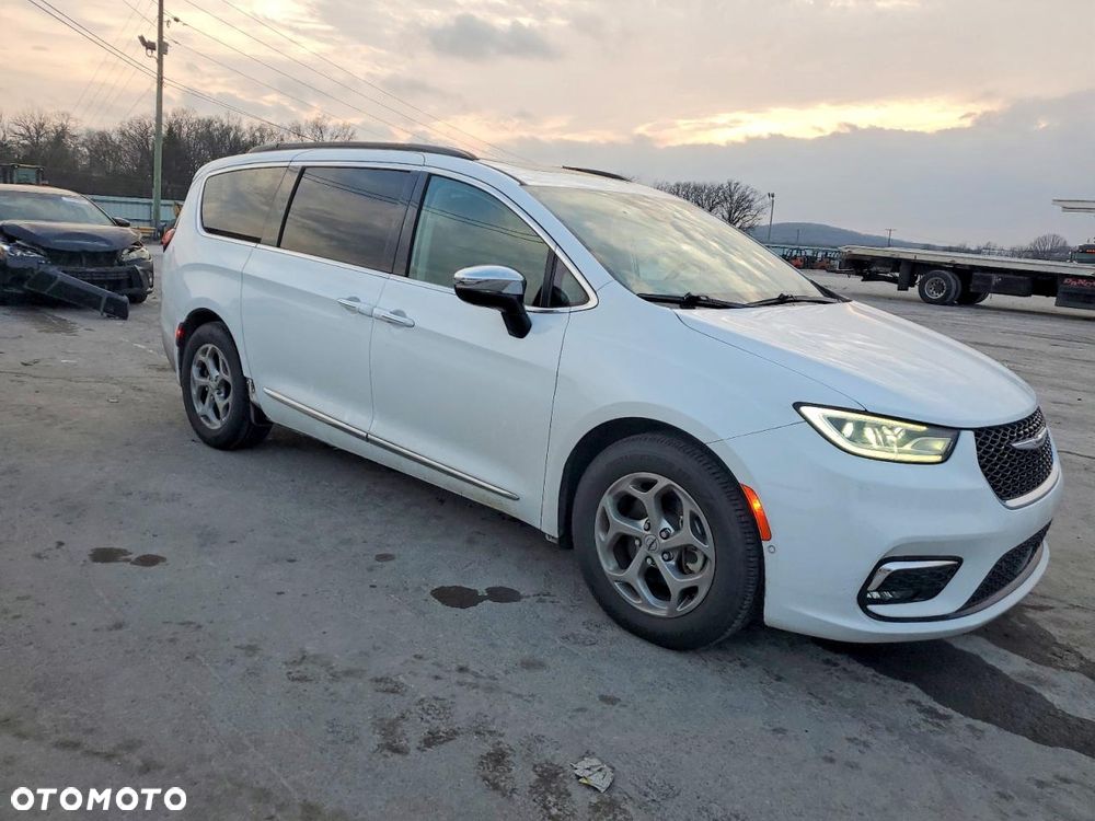 Chrysler Pacifica - 1