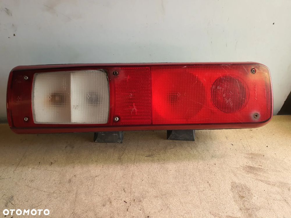 LAMPA TYLNA MERCEDES VOLVO RENAULT DAF - 8