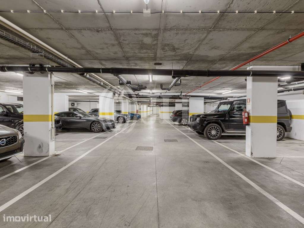 Lugar de estacionamento privativo, em Alcântara, Lisboa - Grande imagem: 2/16
