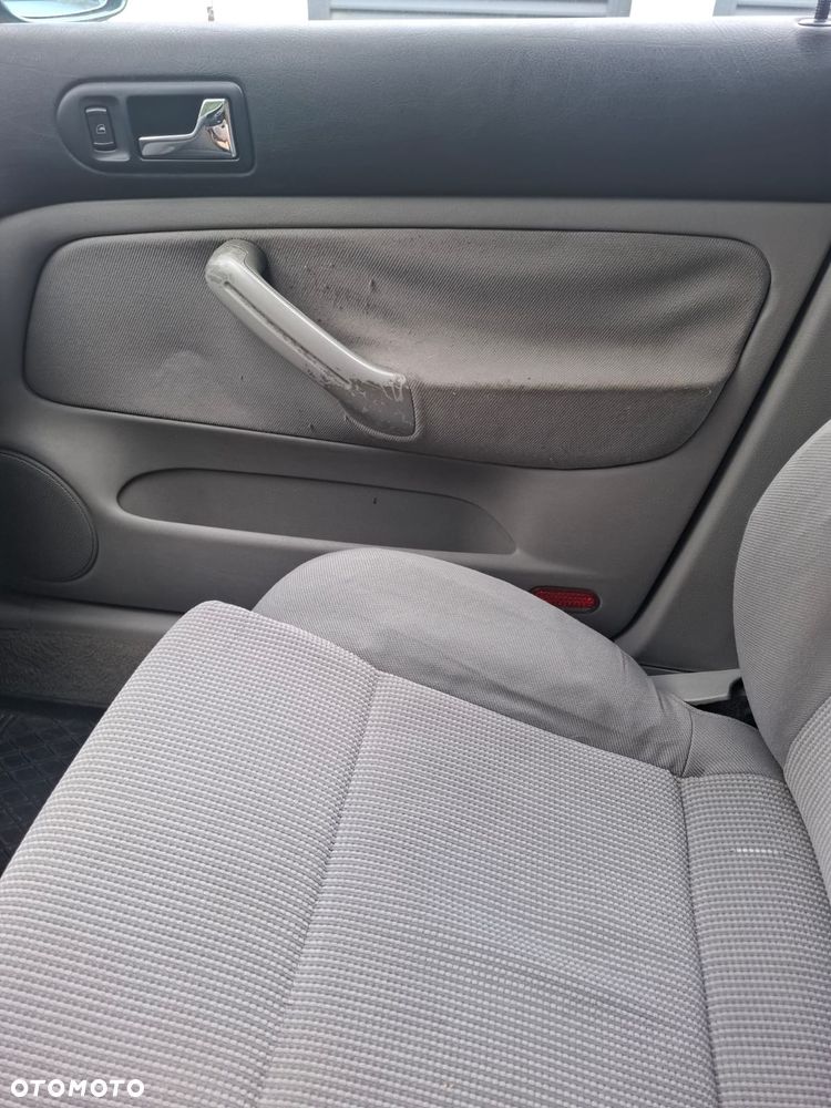 Volkswagen Golf 1.9 TDI Highline - 22