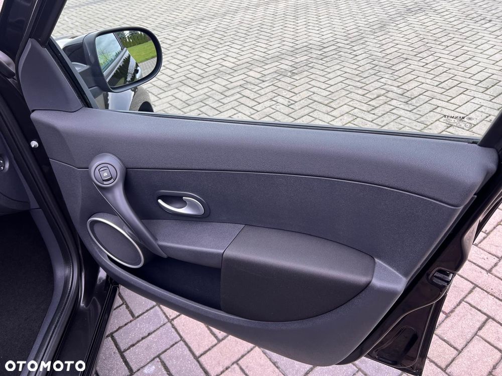 Renault Clio 1.2 16V 75 Expression - 25