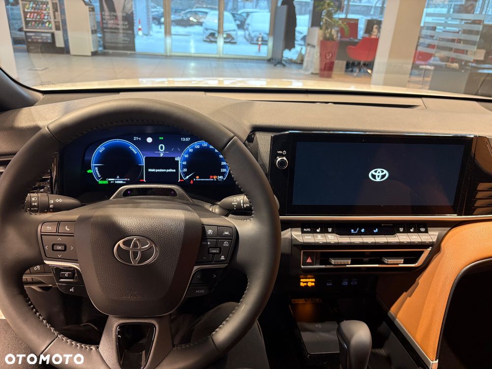 Toyota Camry - 16