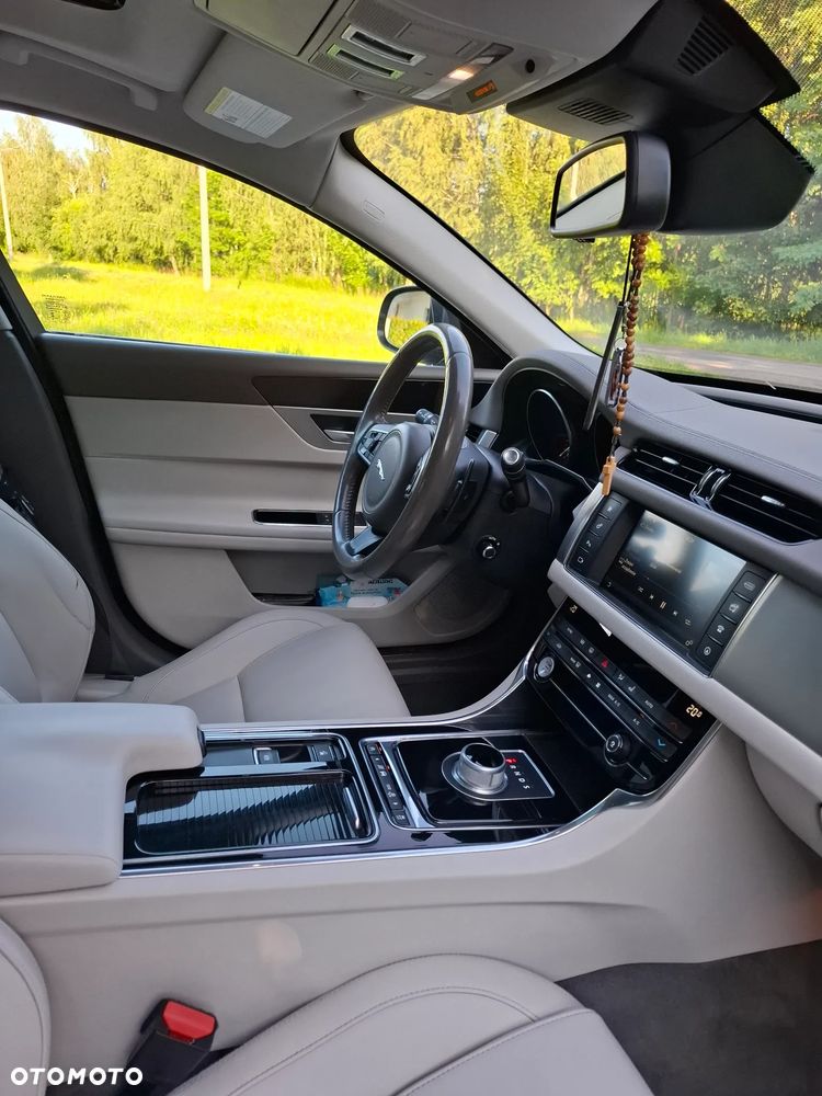 Jaguar XF 3.0 V6 Prestige - 16