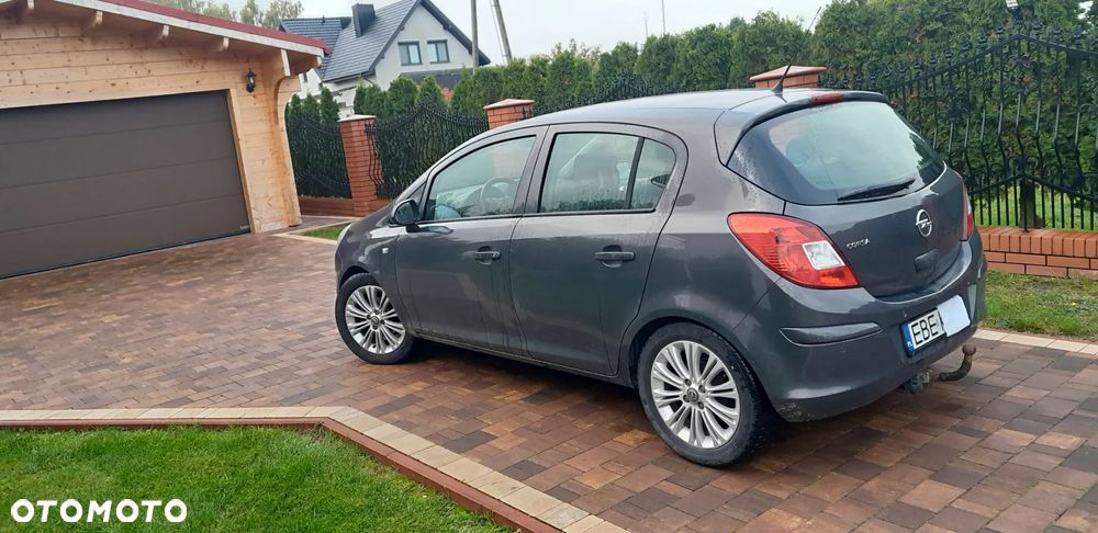 Opel Corsa 1.4 16V Cosmo - 2