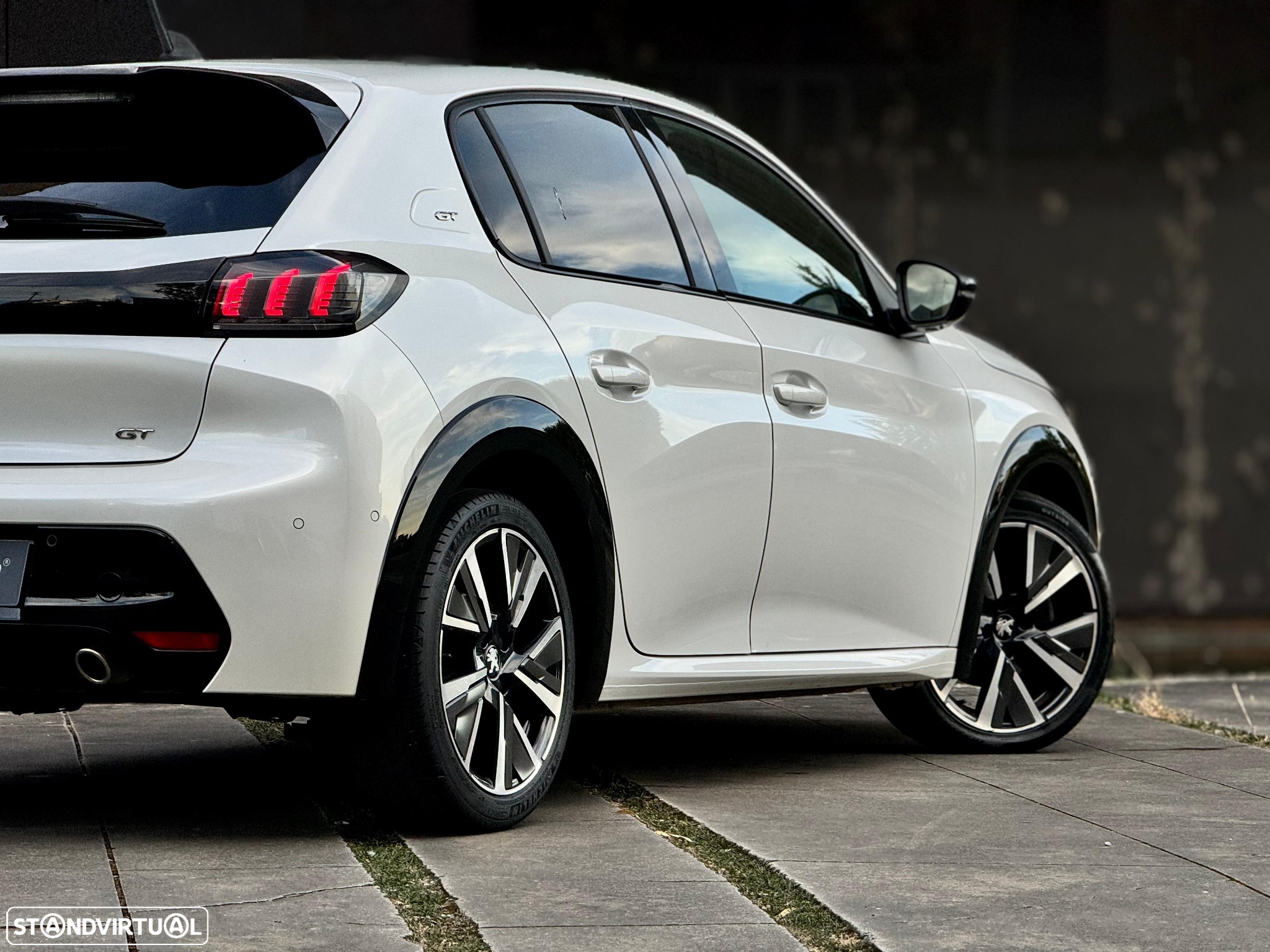 Peugeot 208 1.2 PureTech GT Line EAT8 - 14