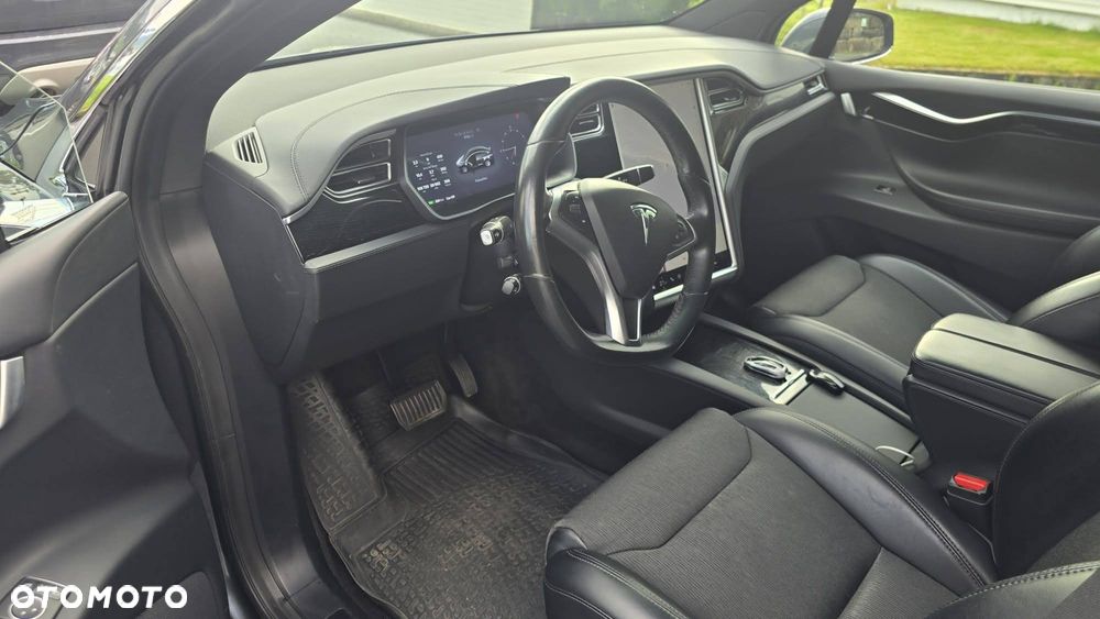 Tesla Model X - 13