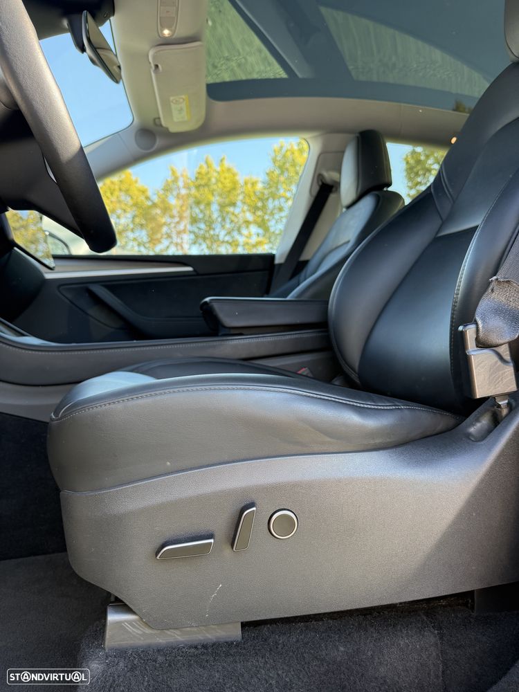Tesla Model Y - 11