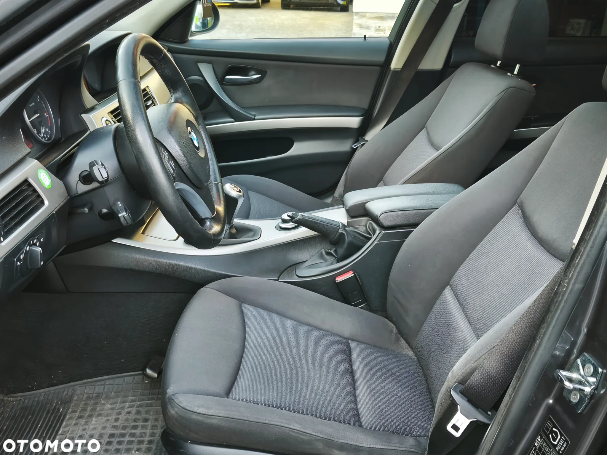 BMW Seria 3 318d DPF Touring - 14
