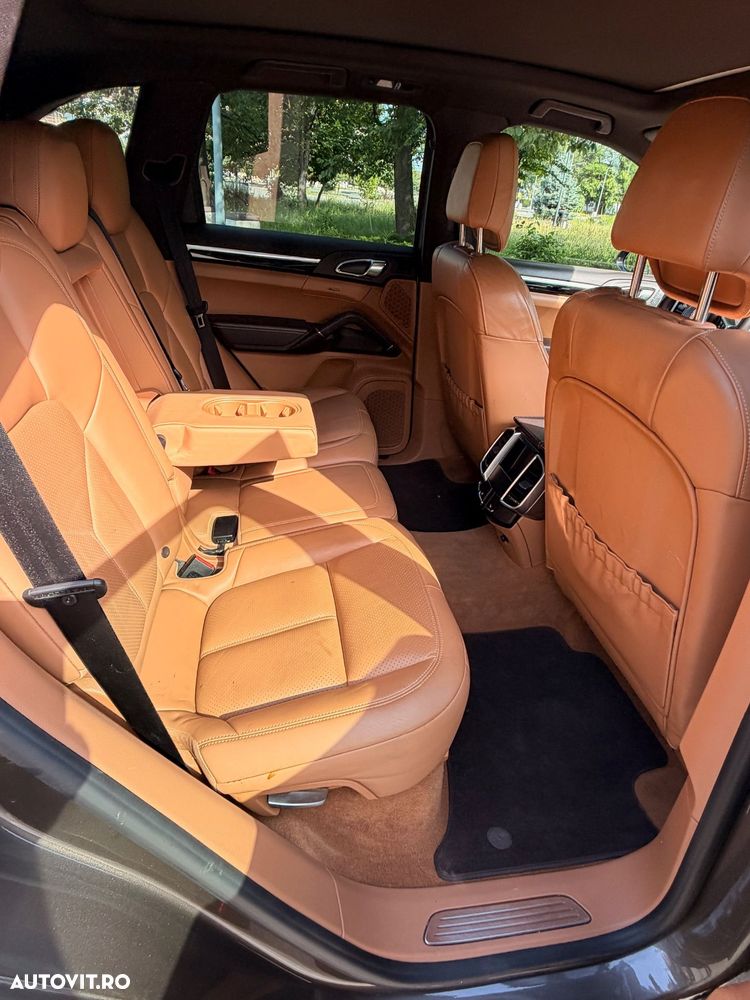 Porsche Cayenne 3.0 L - 20