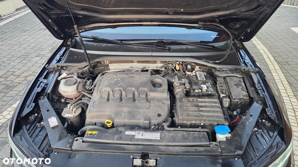 Volkswagen Passat 1.6 TDI SCR DSG Business - 18