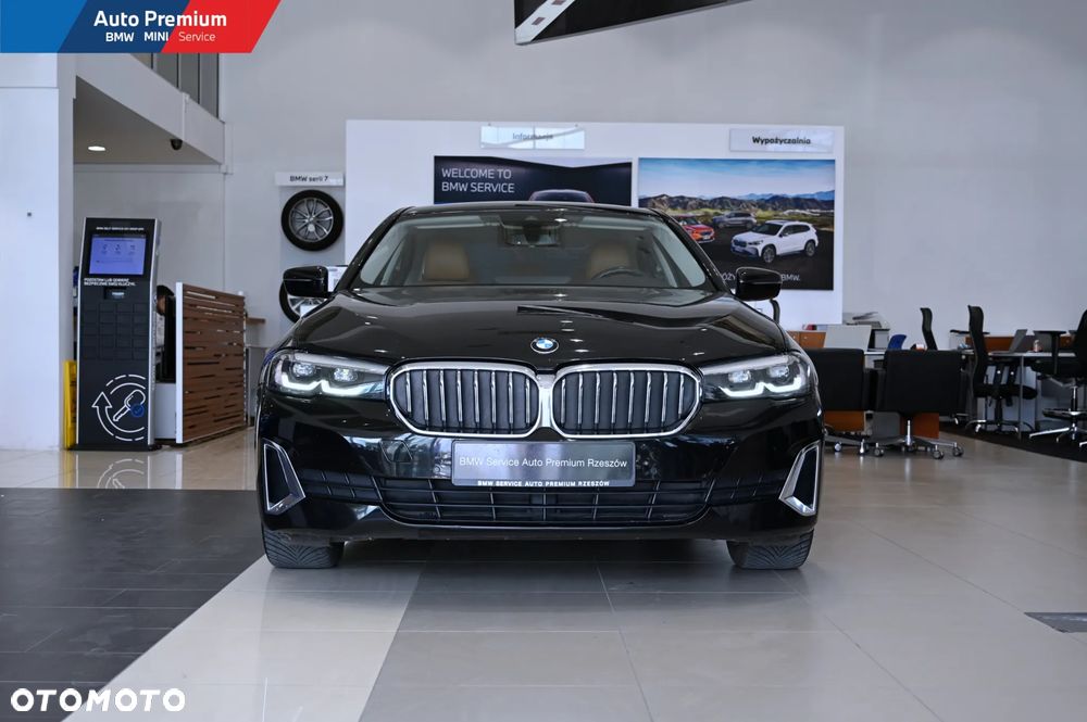 BMW Seria 5 2022 photo 2