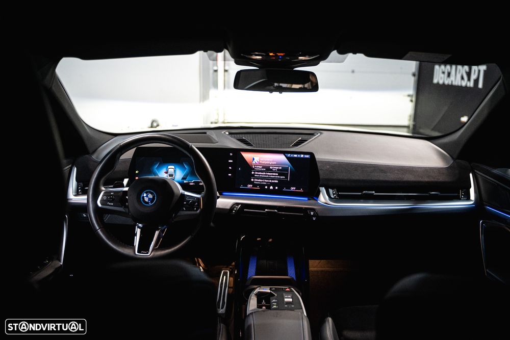 BMW iX2 eDrive20 Pack Desportivo M - 14
