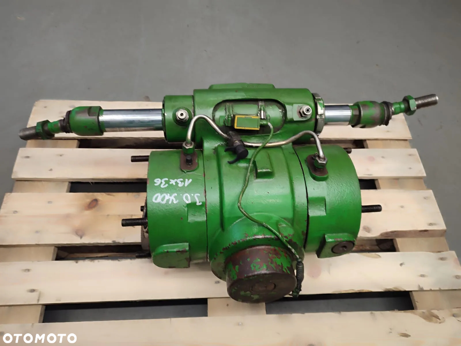 Siłownik skrętu JOHN DEERE 3400 - 2