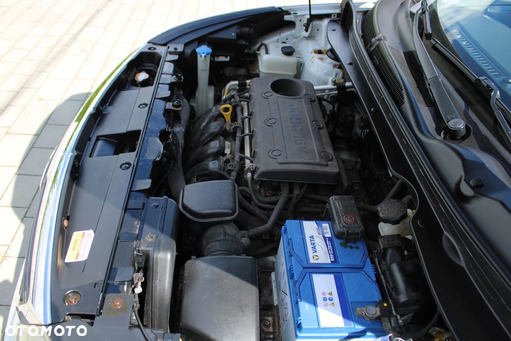 Kia Sportage 2.0 L - 23