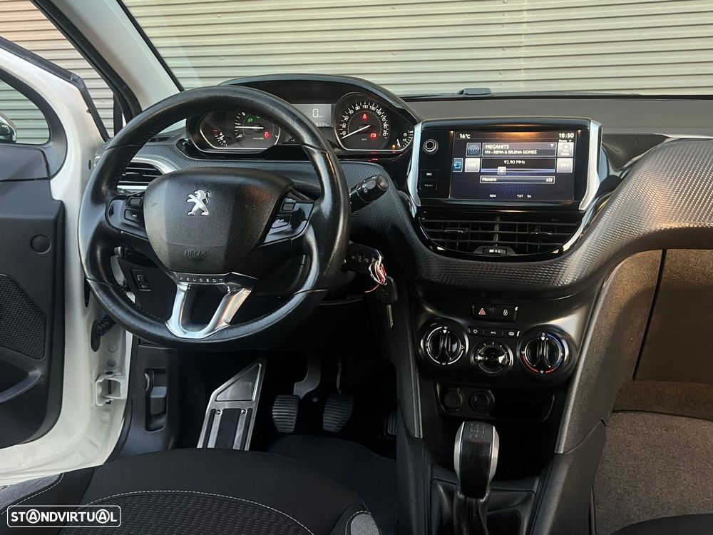 Peugeot 208 1.2 PureTech Allure - 11