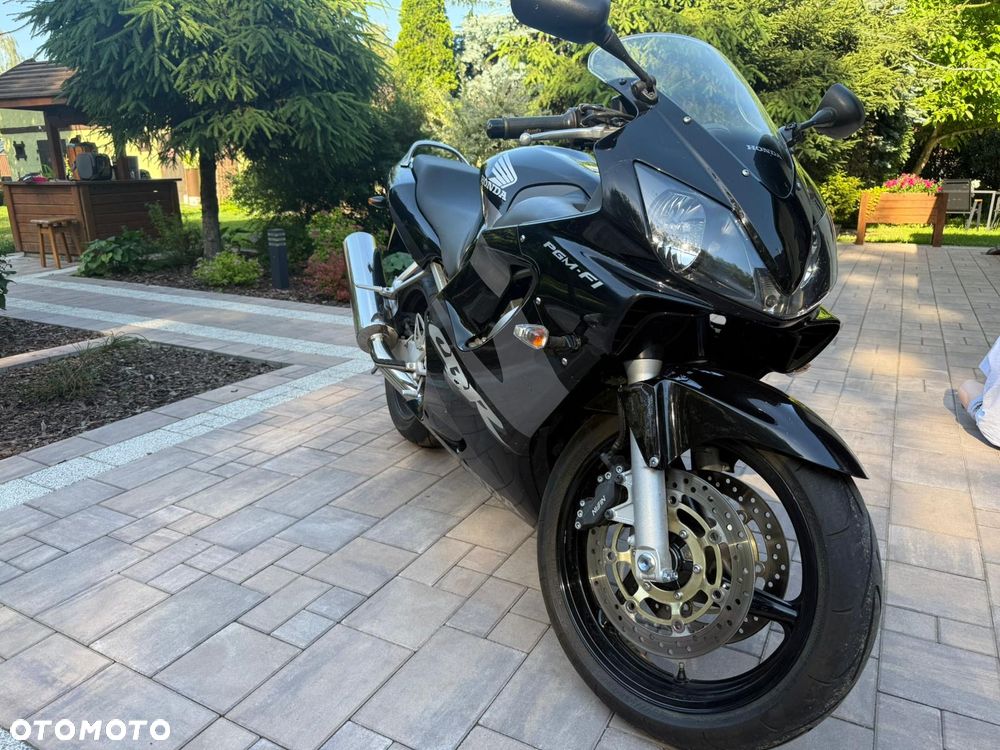 Honda CBR - 1