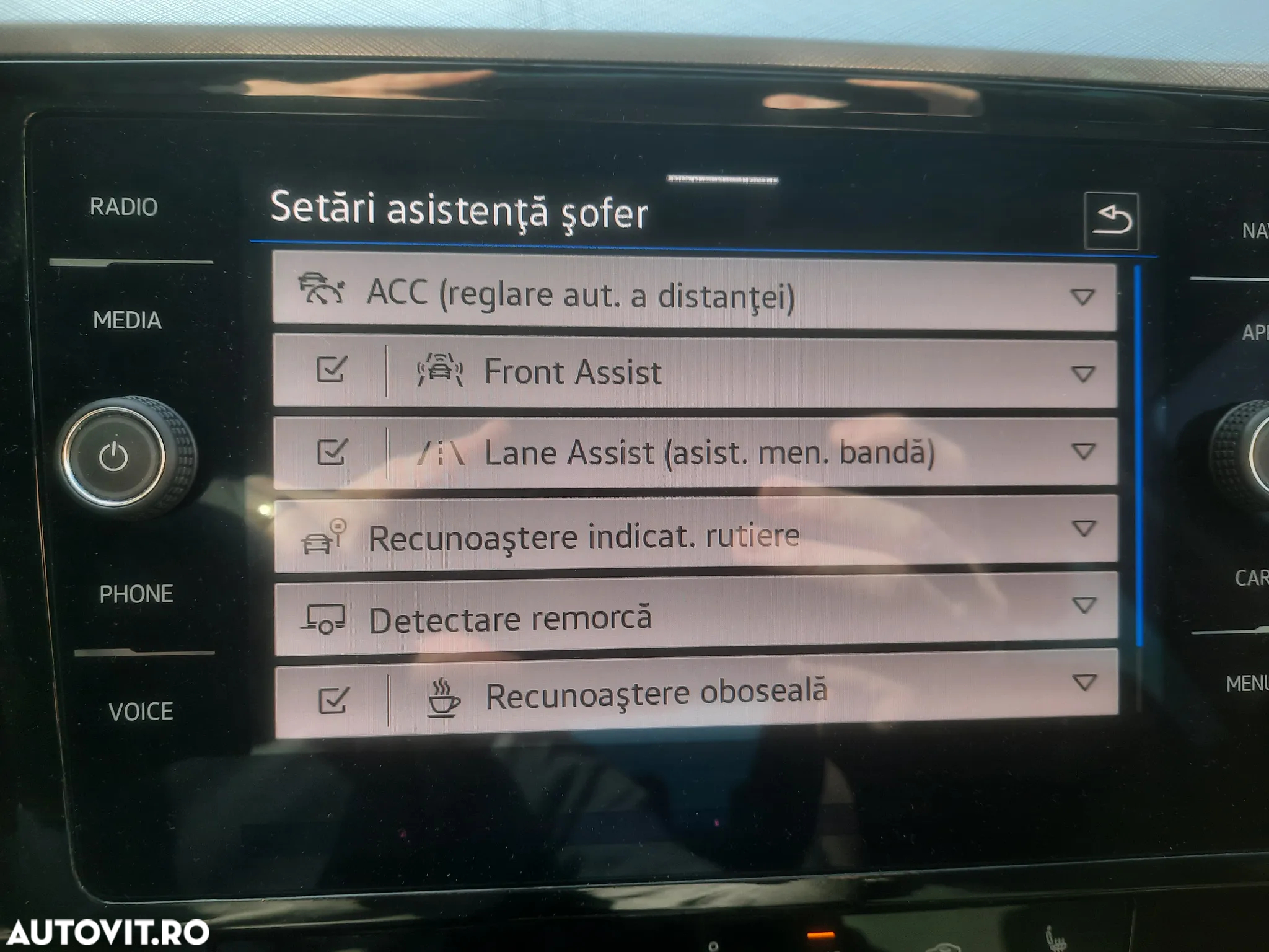 Volkswagen Passat - 26