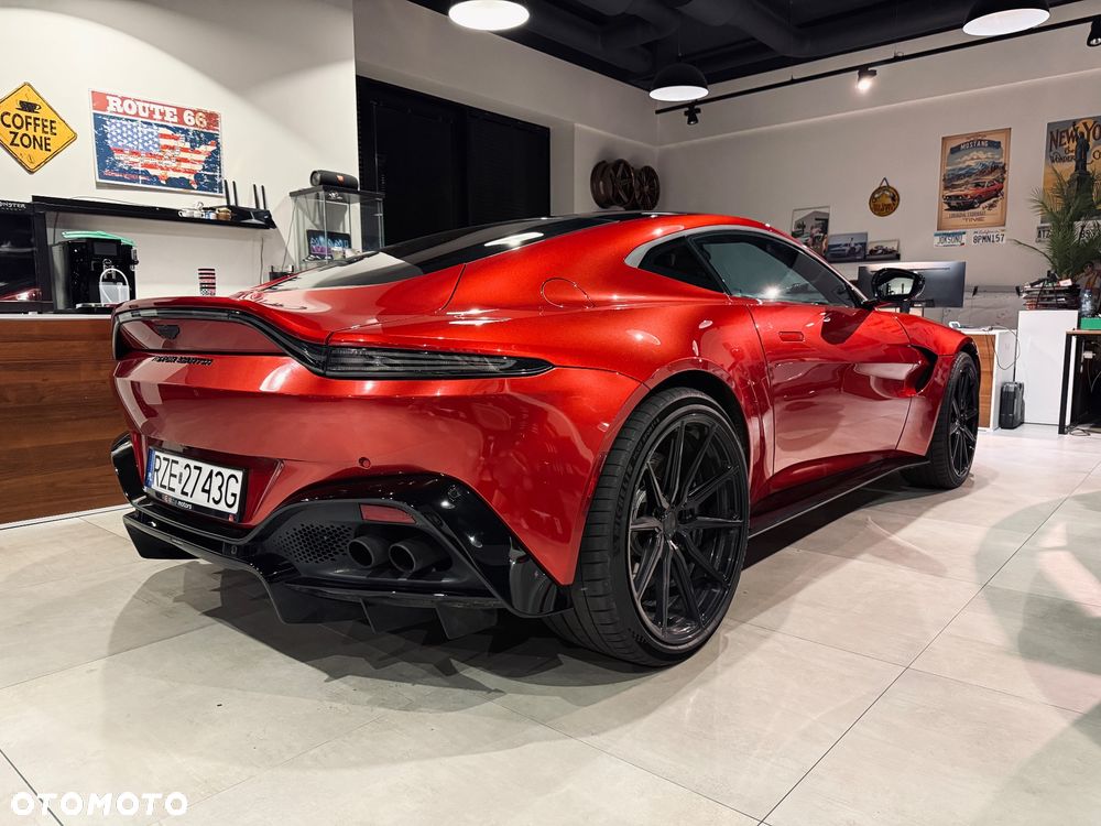 Aston Martin Vantage - 6